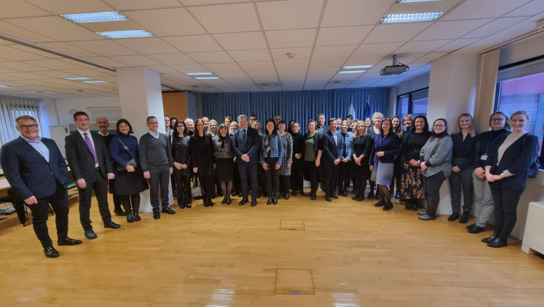 Skupinska fotografija s sprejema pri ministru (foto: Ministrstvo za visoko šolstvo, znanost in inovacije)